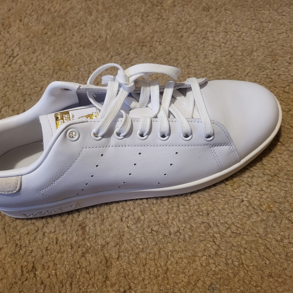 adidas White Sneakers with Classic Low-Top Style